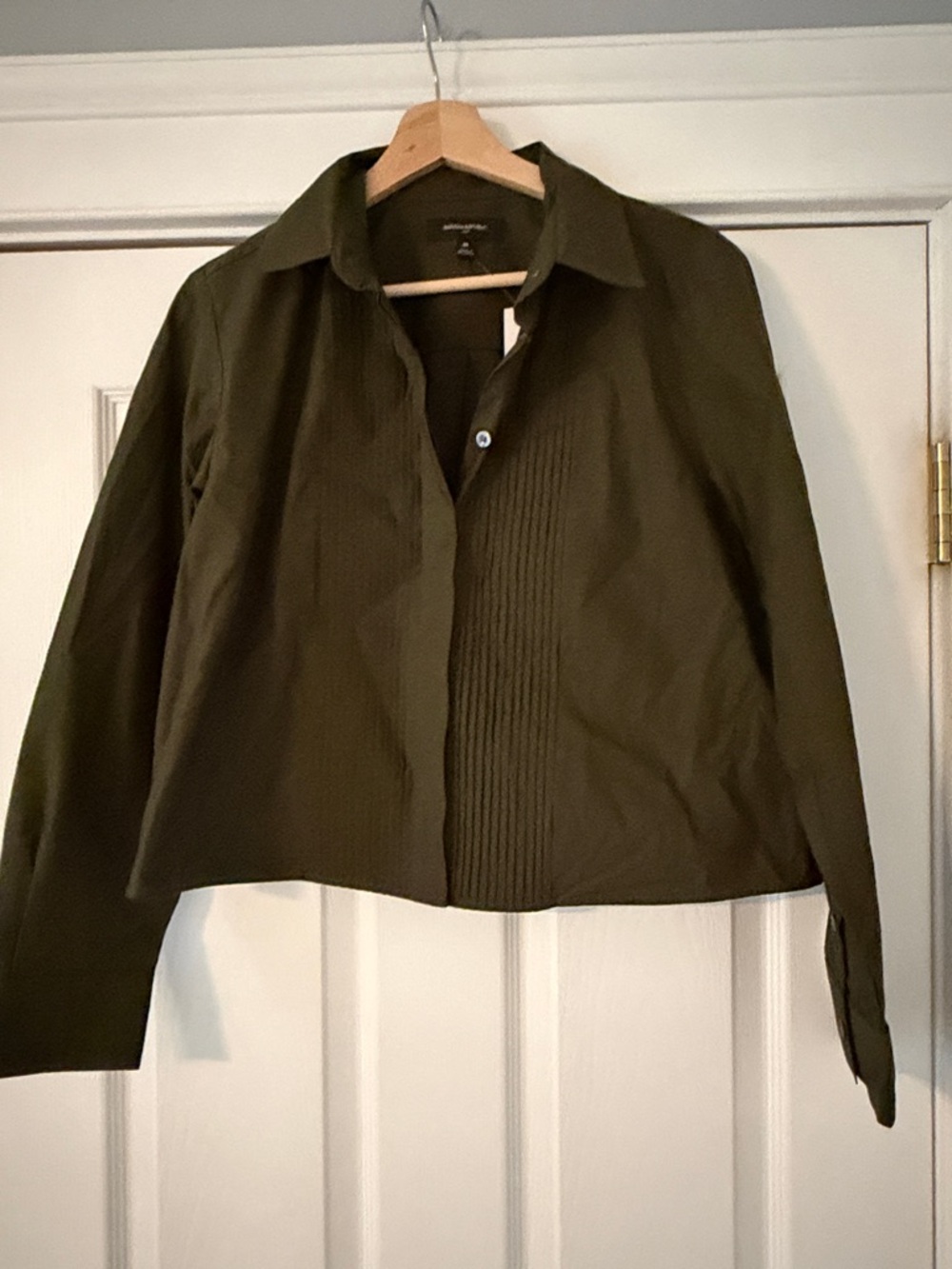 NWT Banana Republic Olive Green Cropped Button- down shirt